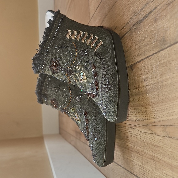 Dollhouse Fergie Denim Beaded 4.25" Heel Mules Size 7 - Picture 7 of 16